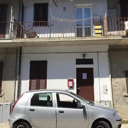 Casa Vacanze Il Cortile Da Manu, Maggy&hope بيت للعطل *